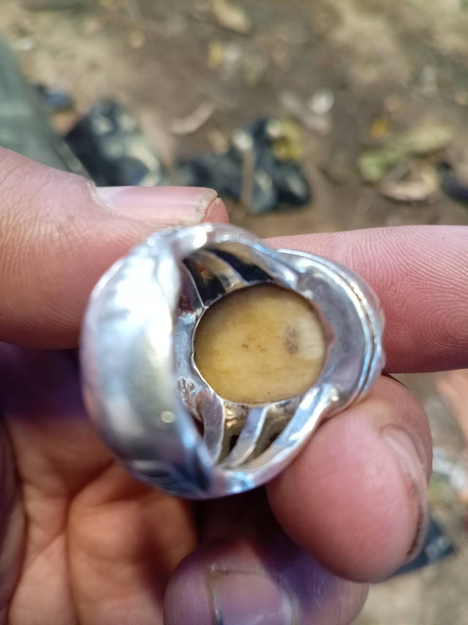 محبس نوادر عطف خرزه قديمه وصياغه فظه يدوي فول فساد سعر ٧٥ اتصل *********** مكاني سماوه
