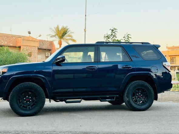 السلام عليكن 
فور رنر 2023 trd off road 

كشنات مخمل 
ماشية 40 mile
السيارة نظيفة 
حادثها موضح بالصور 
وباب الراكب الخلفي جهة اليمين بي طخة  هنا بالعراق وتصلحت 
السعر 327 وبي مجال بسيط 
‭***********‬
