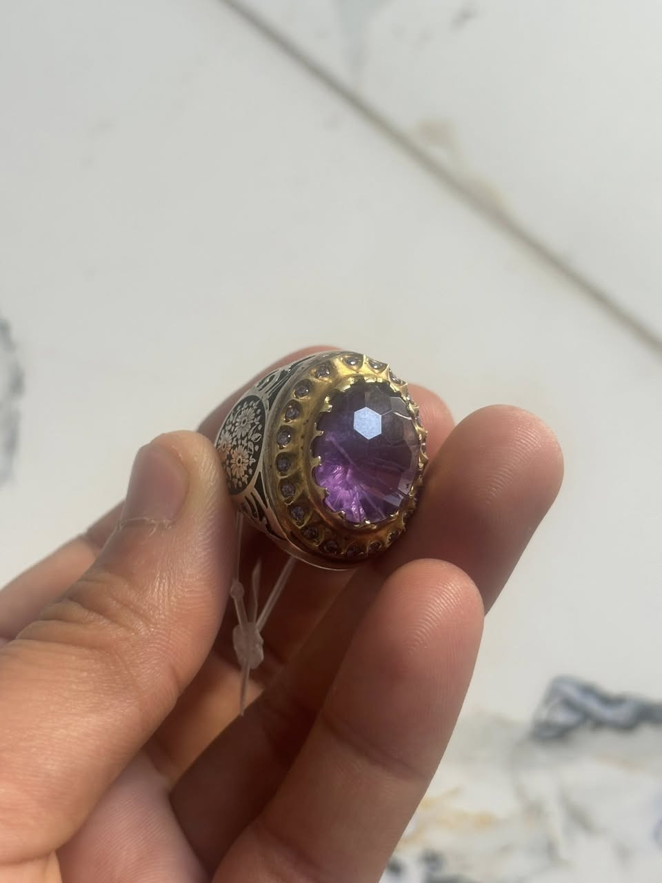 مجموعتي الشخصيّة الثانية للبيع
الخاتم الأوّل جمشت أفريقي فضة ٩٢٥
 تراش و صياغة ملكيّة يدويّة مع شهادة منشأ ، صياغة ثقيلة جدّاً ٢٧ غرام و نص

الخاتم الثاني فضة ٩٢٥ گصبة عقيق يمني مشمشي ( الحجر قديم ) صياغة 
يدويّة ثقيلة جدّاً

الخاتم الثالث فضة ٩٢٥ من در النجف الصافي الزلالي صياغة يدويّة 
مخطوط ( هو النور ) 

الأسعار راح تكون مُراعيّة للناس الجنّاية و الّي على باب الله 

يعني ما راح تكون مثل ما يغنّون بالسوگ 

الأسعار راح تكون بالخاص و ان شاء الله ما أقصّر وي الجميع


**إذا كنت صاحب هذا الإعلان وتريد حذفه لأي سبب، رجاءا أرسل رسالة إلى الدعم الفني**