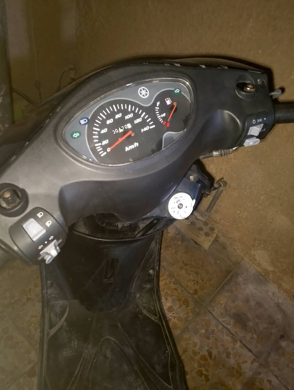 السلام عليكم اكزز كابريتر للبيع كلشي شغال بيهةبس السلف شكل..شغال اشاير لايتات امامي خلفي وهورن خفيف دراجة تخبل كشخة وشلعة.. عداد شغال مبدل ماشي 4 الف سعر 700 وبيهة مجال حك الجية مكاني زعفرانيه شارع المعهد للتواصل***********
