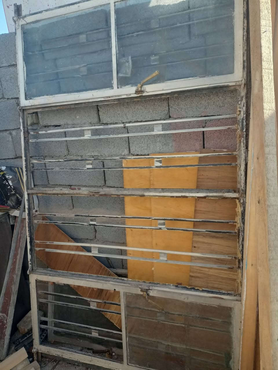 بيبان وشبابيج للبيع نضيفات سعر خاص مكاني بغداد ***********
