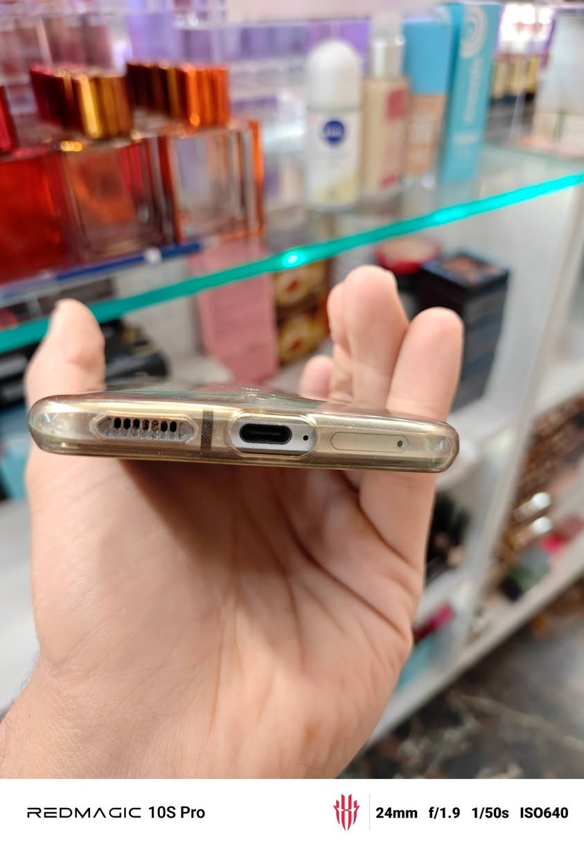 ريد ماجيك 6 برو نضافه 100/100 ذاكره 256 فقط جهاز 
سعره 300 الف قفل قفل 
مكاني بغداد البياع مقابيل الكراج
رقمي
***********
