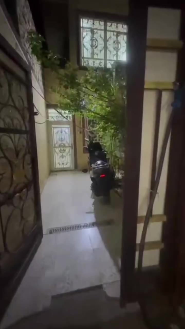 السلام عليكم الدار للبيع كربلاء المقدسة حي العامل قرب دائره الكهرباء المساحه 100الواجه5النزال20البيت طابق ونص السعر 70وبي مجال بصيط***********
