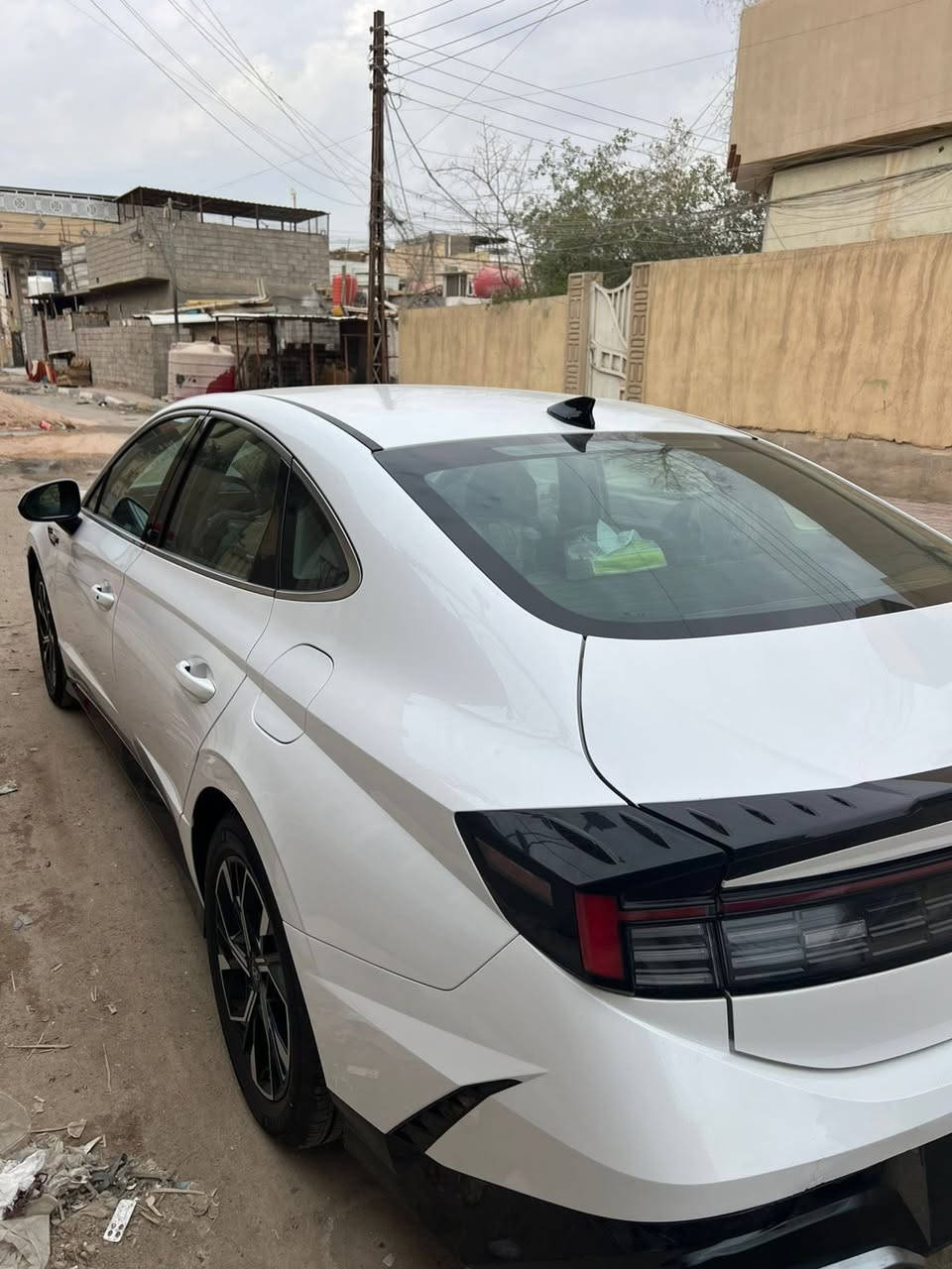 هونداي سوناتا 2025 رقم بصره حره 
رقم بصره :بأسمي 
 
موديل :2025
لون : ابيض
وارد :اميركا 
محرك :2500 gdi
عداد المشي : 22 الف 

مواصفات 
شفتات ستيرن
1_بصمة 
2_شاشه 
3_كامرة خلفية 
4_لد امامي خلفي مع لايت عدسة
6_بصمة ابواب 
7_تشغيل عن بعد 
8_كشن سائق كهرباء 
9_جنطة بصمة + دكمه +حساس عند الاقتراب 
10_ تنبيه خروج عن مسار 
11_رادار امامي خلفي وجانبي 

13 نقطه عمياء 
14 _ تحكم وضعيات قيادة 
15اوتو هولد 
16_فول تحكم ستيرن مع قيادة ذاتيه 
17 _سايد بريك كهرباء
18_تحكم تبريد لمس_ 
20_كشافات 
21_عدادات الكتروني 
22_سستم سماعات 12
23_ تدفئة كشنات
حادث مدكر ايمن والبنيد مصبوغ ويوجد خدوش في السياره 
العنوان البصرة : جبيلة 
***********
السعر197$ بيه مجال
