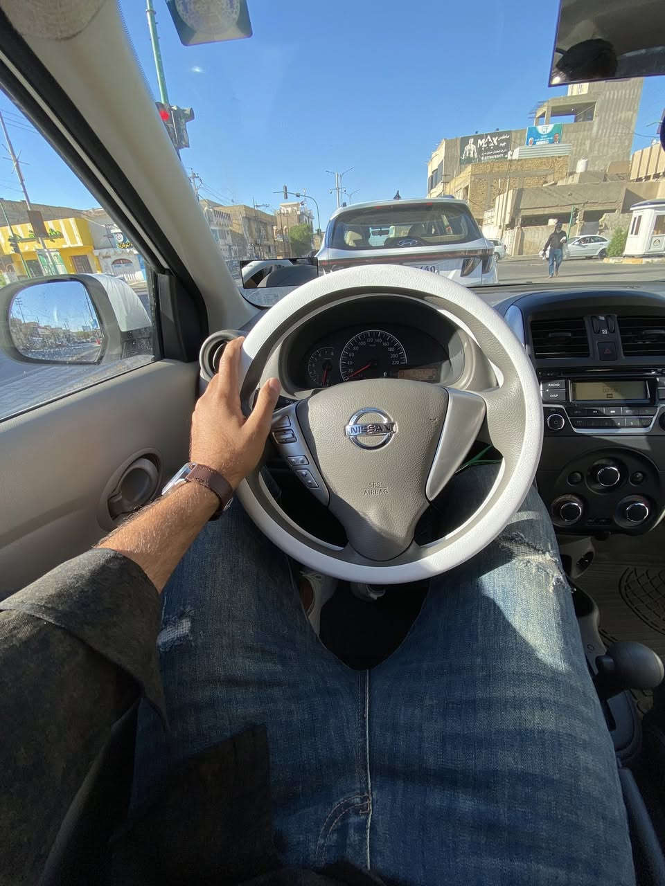 السلام عليكم
نيسان سني 2023 هندي اصل بليته زركه

السياره كفاله عامه  بعدها بفالبون الشركه وضع الشركه فقط بارد بسيط باب السايق

ماشيه ٣٠ الف استخدام شخصي ممشتغله تكسي ابد

رقم بغداد بسمي شخصيا

دوشمه عامه كشنات وارضيه وسفاري 

مكاني كوت داموك

‭٠٧٧٢ ٥٠٥ ٣٥٥٤‬
