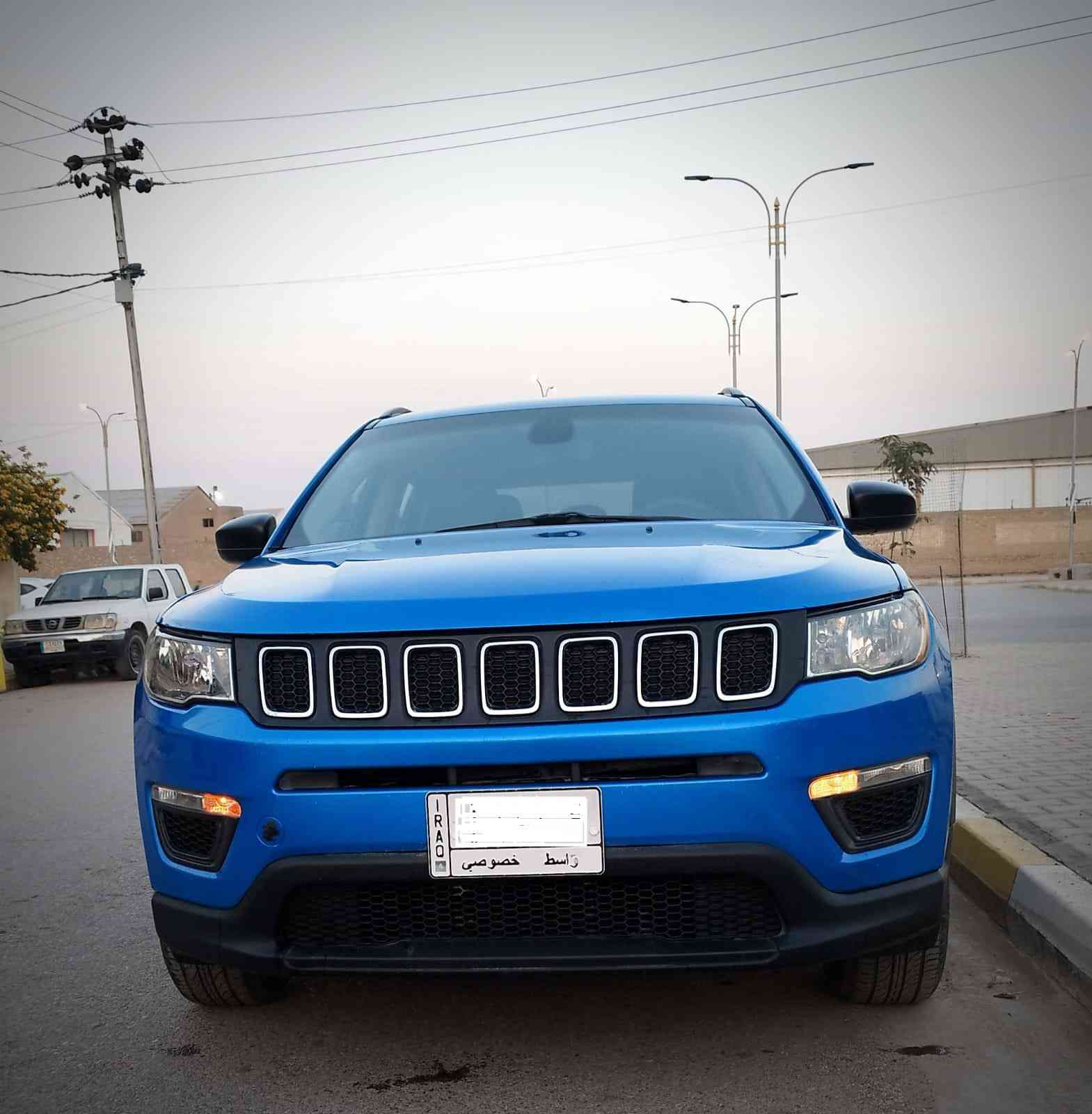 جيب كومباس موديل 2020 
اني مستوردها وعلى ايدي 
سيارة خير من الله
محرك 2400 مكفول. 
كير مكفول. 
تبريد ثلج حماوه صفر. 
حدادية ما بيها اي نقص
بصمة، شاشة، كشنات جلد، تحكم استيرن ومثبت سرعة،  وباقي المواصفات المعروفة
وارد امريكي
 ضررها جاملغ ويل ايمن، بجم سالم 
السعر 132 ورقة
مكاني الكوت
***********
