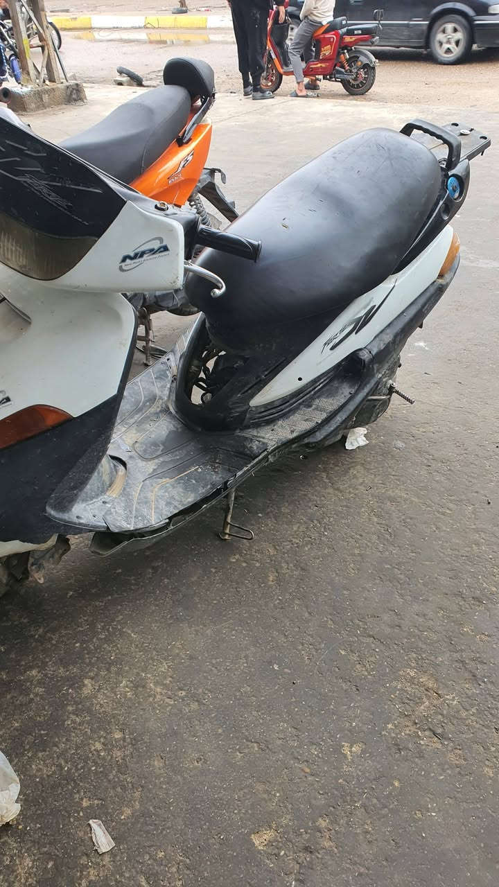 السلام عليكم
دراجة فراشة كوري اصلي محرك بلادي اصلي غراضها أصلية فقط بدل كابريتير ب١٥ الف   
بيع مستعجل 
السعر/300 وبيها مجال بسيط  المكان بعقوبة  فلكة الأمين 
للتواصل 
***********
