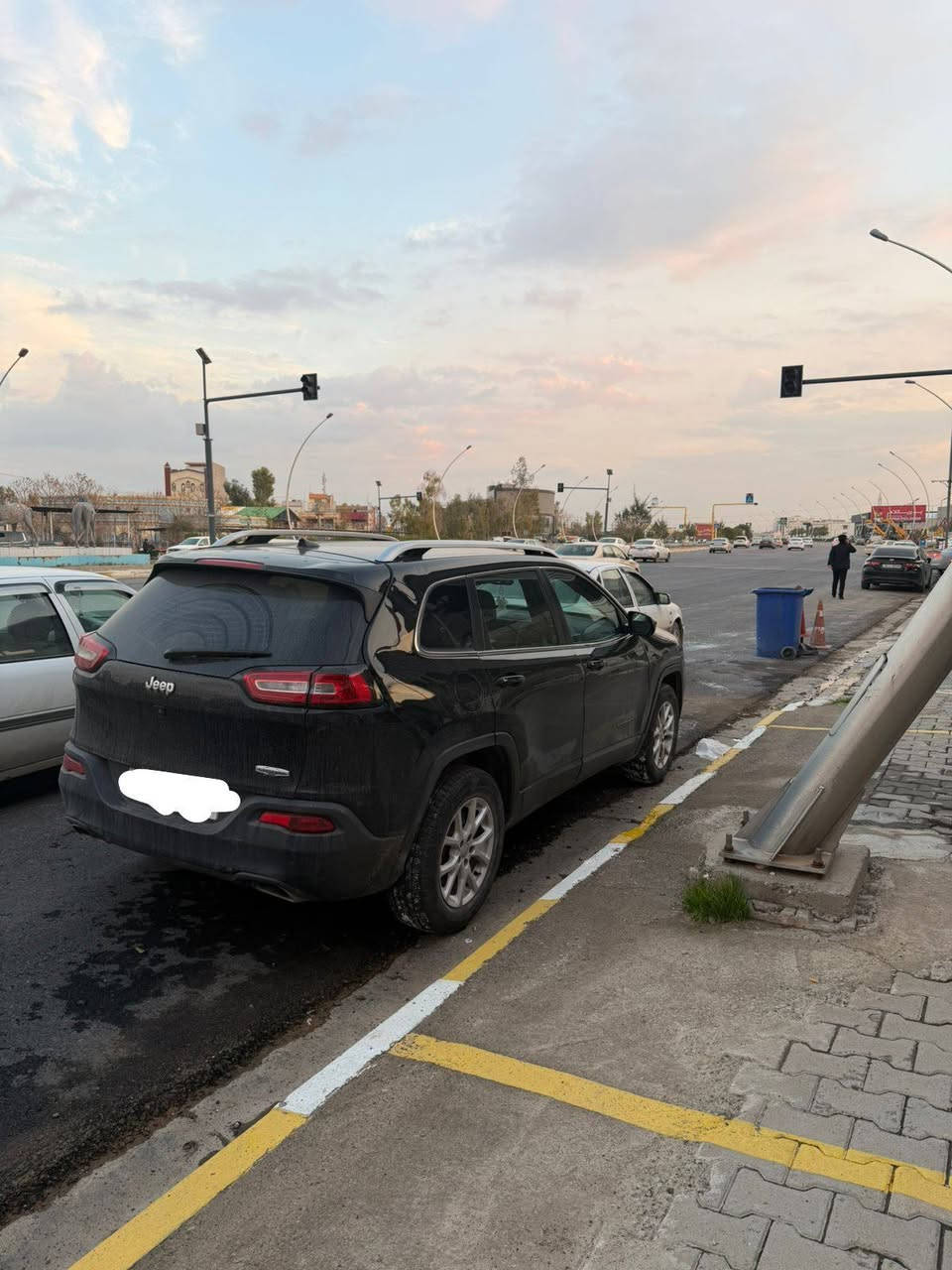 🔻JEEP Cherokee  جيب شيروكي🔺
➖➖➖➖➖➖➖➖➖➖➖➖➖
موديل ٢٠١٨🔶
يصنع امریکي بمواصفات عالمية🔶
لون أسود 🔶
كير اوتوماتيكي🔶
ماشية فقط ٢٠٠,٠٠٠ كم🔶
كير ومحرك وتحويل بشرط🔶
فحص و هزة و رقم الماني جديد🔶

هاي السيارة نظيفة جداً، فحص كامل، ما تحتاج أي مصروف، و هاي السيارة بأسمي بعد تشتري في نفس اليوم حول ملكية السيارة باسمك

سعرها : 132$ وقابل للمفاوضات💸
الموقع : أربيل📍
رقم واتساب ***********📞
