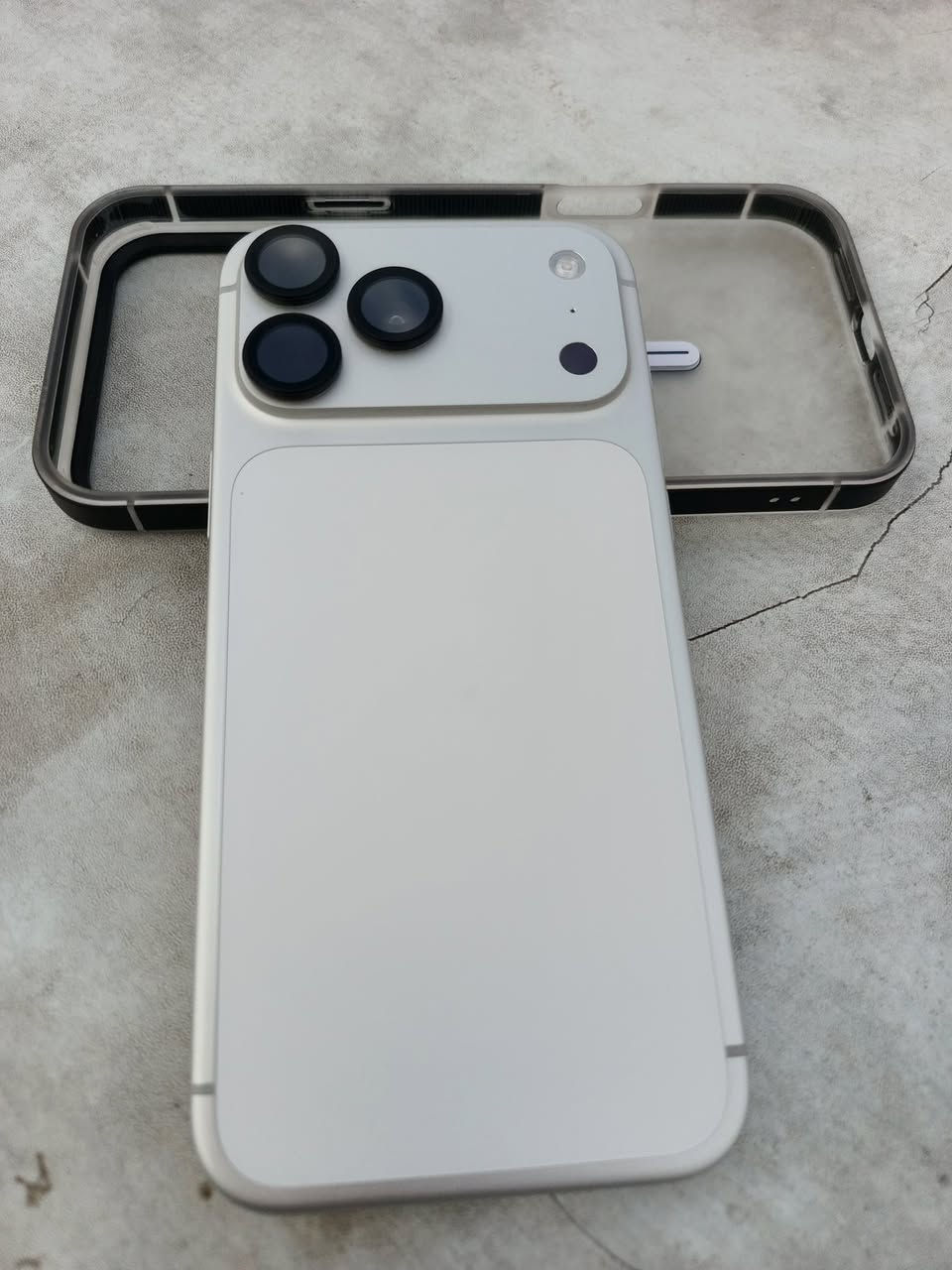 ‏سلام عليكم iPhone 17 Pro Max
‏ذاكرة 256 بطارية 99 دبل سيم كارد جهاز استخدام شخصي مگفول من أي عطل سعر خاص***********
