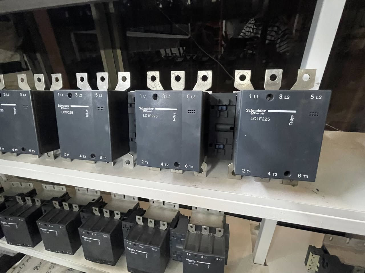 السلام عليكم 🫡 افضل سعر وانضف القطع 
كونتكترات وقواطع شنايدر. من 63امبير ⚡️إلى 1600
موتورايز ات وقواطع وكونتكترات باافضل الاسعار. لاستفسار اتصل هاتف ☎️ ***********
