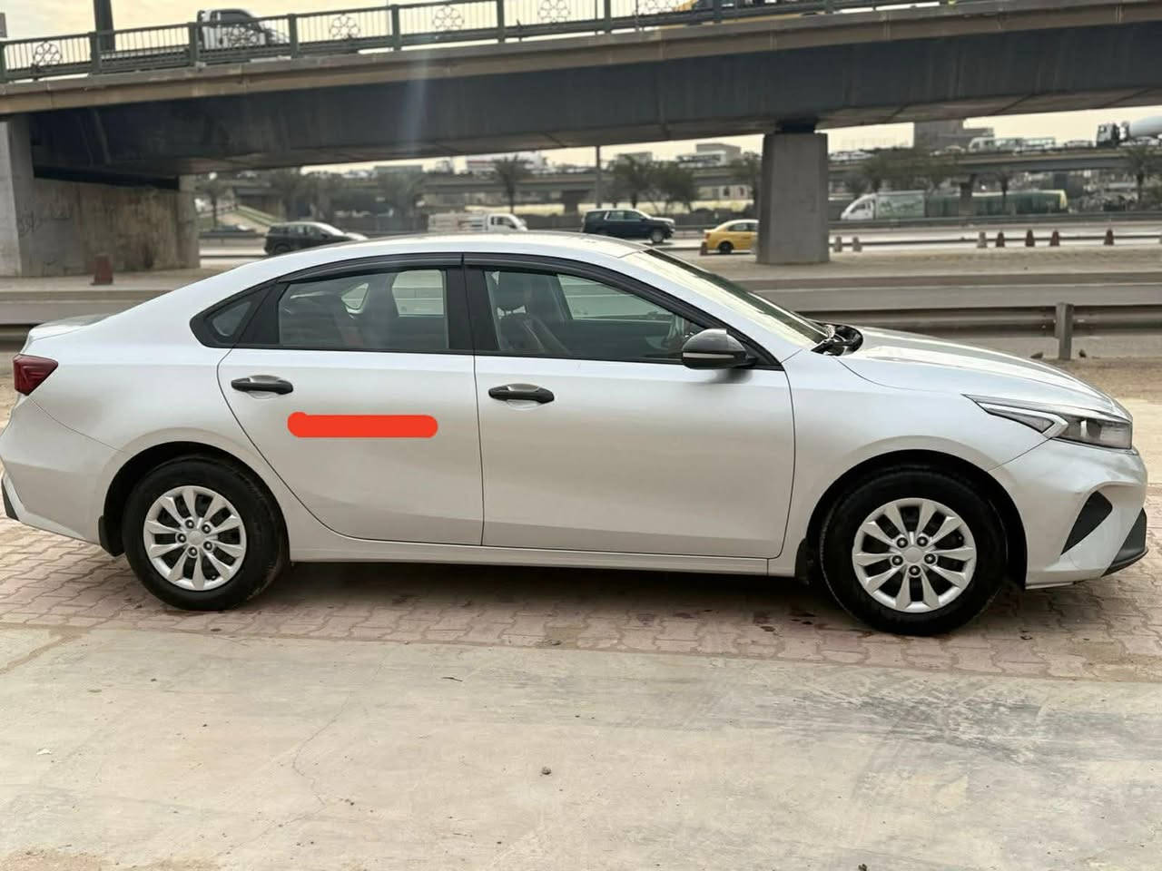 السلام عليكم سيراتو للبيع 23خليجي كفالة عدا بارد كد شبر مشأر بالصور وكارت عدها كفالة السعر 165وبيها مجال الاتصال ***********
