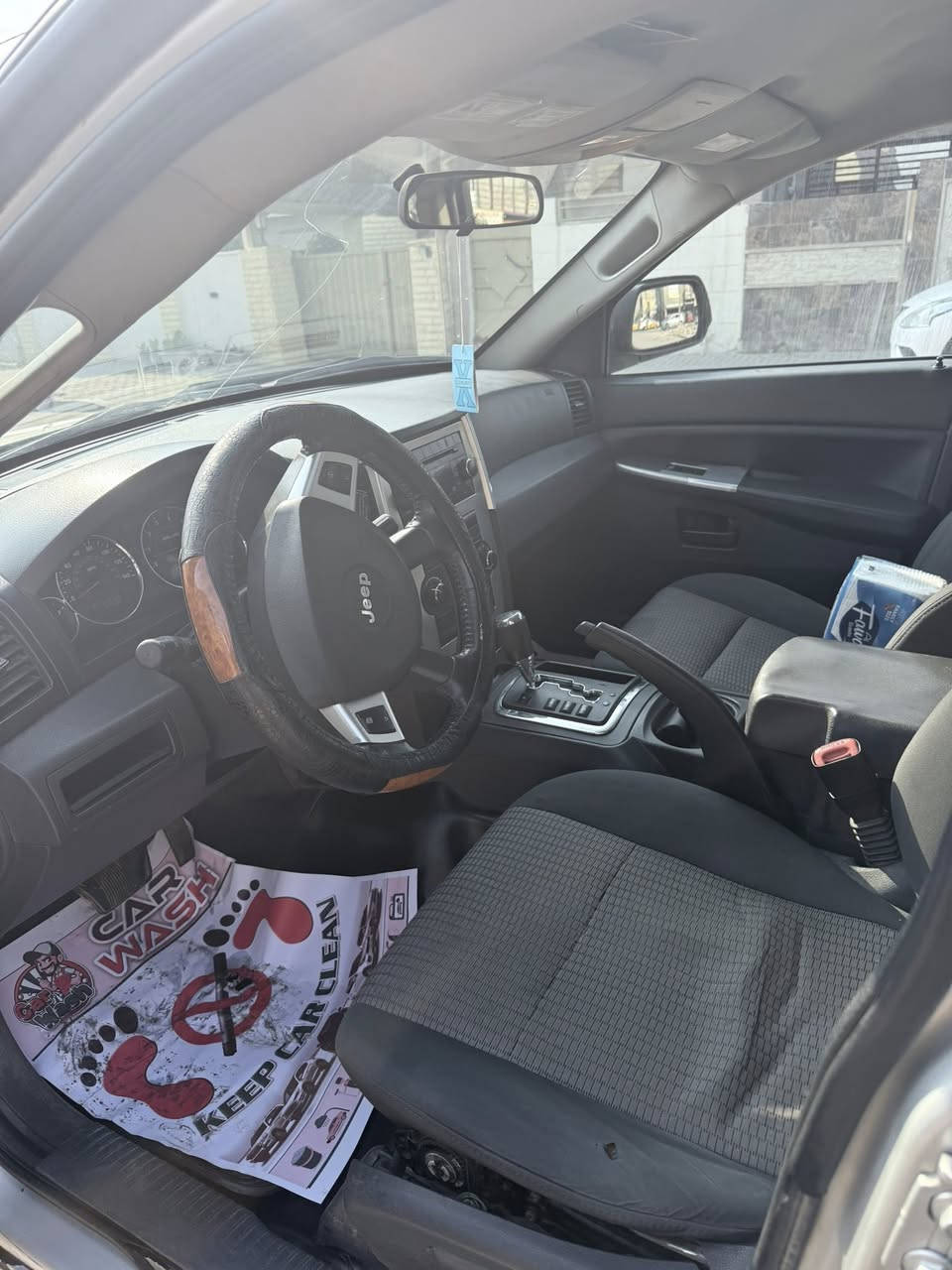 السلام عليكم
للبيع 
جيب شيروكي
 2008

صبغ عام وسونار موجود
رقم بغداد باسمي 
هزه جديده 

سعر 90 وبيها مجال 

 مكان السياره بغداد الدوره

***********
