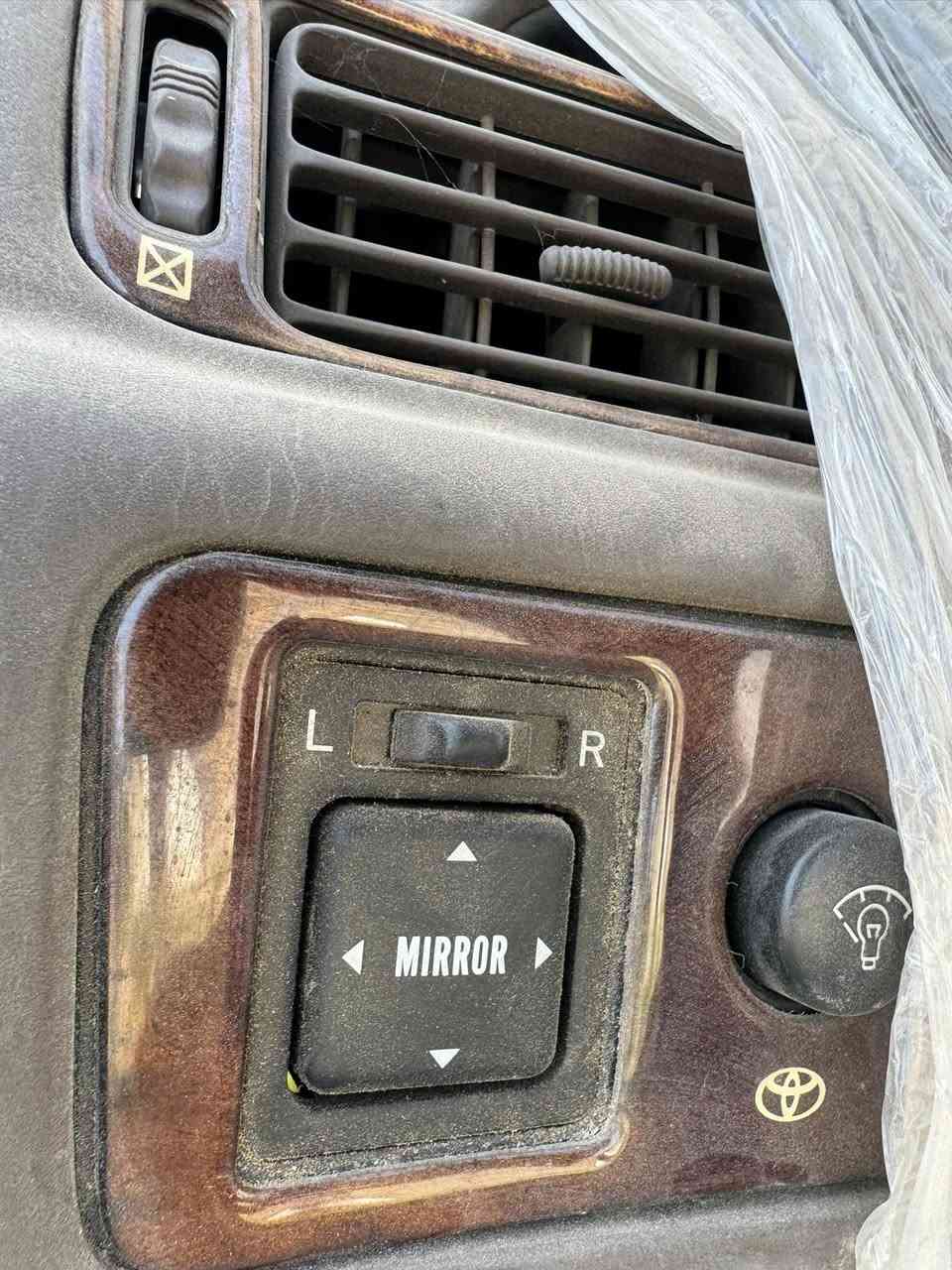 السلام عليكم اخوان أعضاء الكروب المحترمين عندي دشبول كامري موديل ٢٠٠١ويرهم على الموديلات ٩٩ و٢٠٠٠ و٢٠٠١و٢٠٠٢ نضيف كلش فتحته من كصه كامل مع جميع تفرعاته الفيش والساعه والكيجات لون عسلي ودعاميه خلفيه تجاريه جديده لون اسود بسعر مناسب الي يريدهم يتصل على الهاتف ***********
