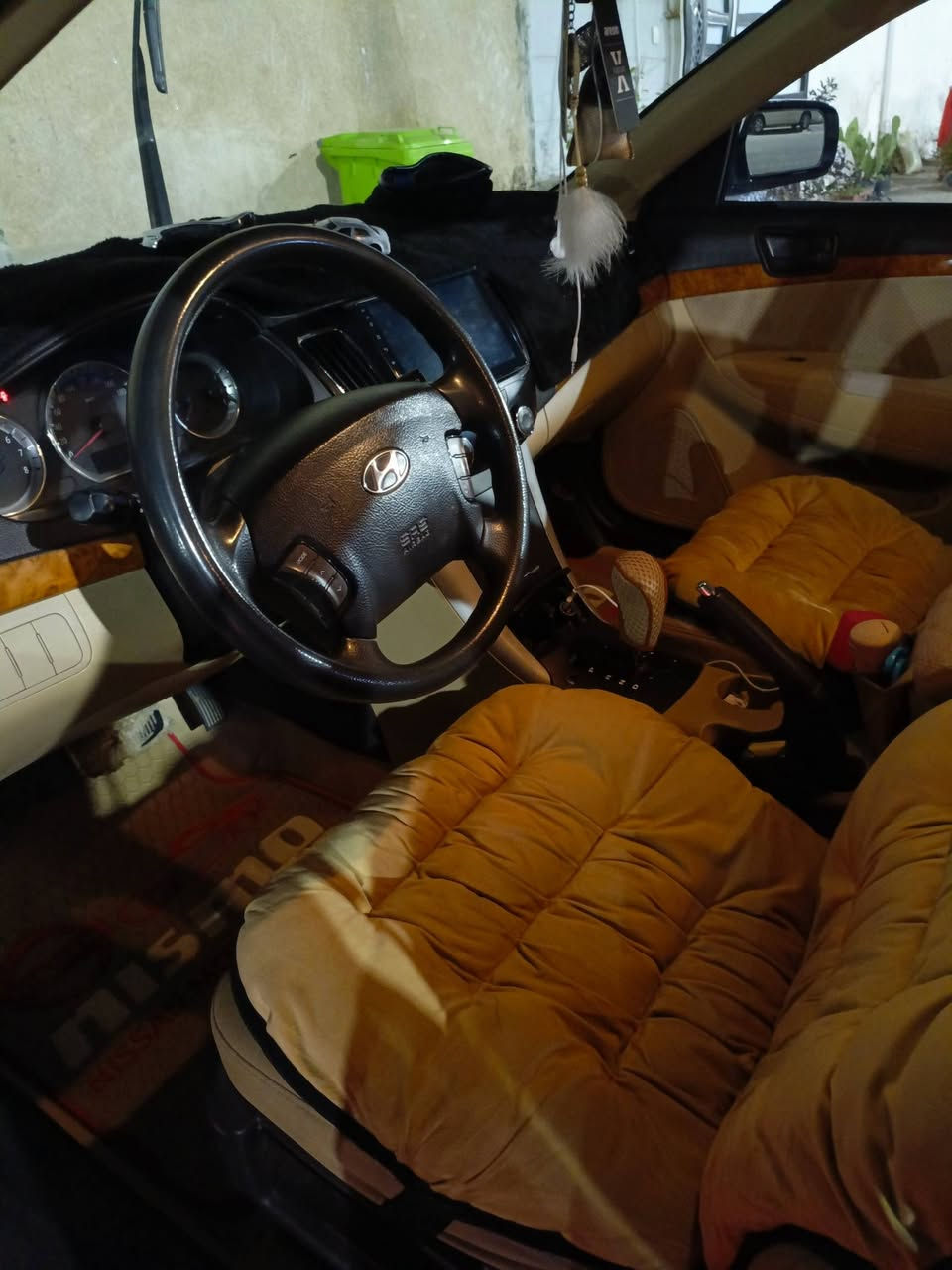 للبيع سوناتا 2011 لون صدفي موصفات فتحه تحكم ستيرن شاشه كامرا خلفيه تخم تأير حداديه درجه اولى بيهه حادث جاملغين امامي ونصف تكمه مكينه 2400 كير ومكينه مكفولات الاتصال على هذا الرقم  ***********
