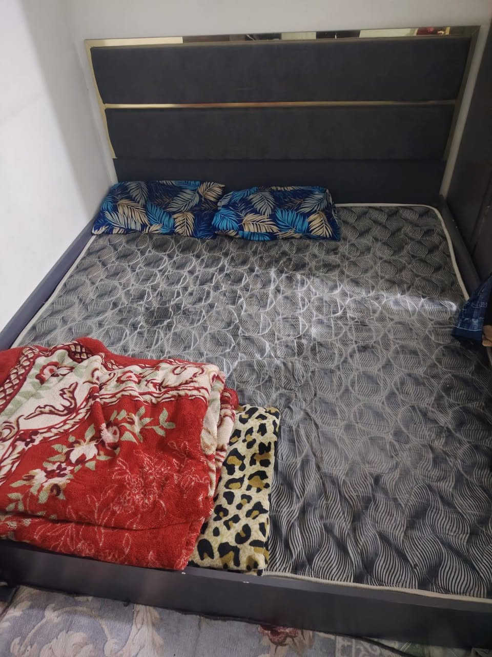 سلام عليكم. غرفة تركية للبيع صالهه عندي ٨اشهر جديدة سعرها 500الف الفتح والشد على المشتري
الأمين شارع الأرامل للاستفسار ***********
