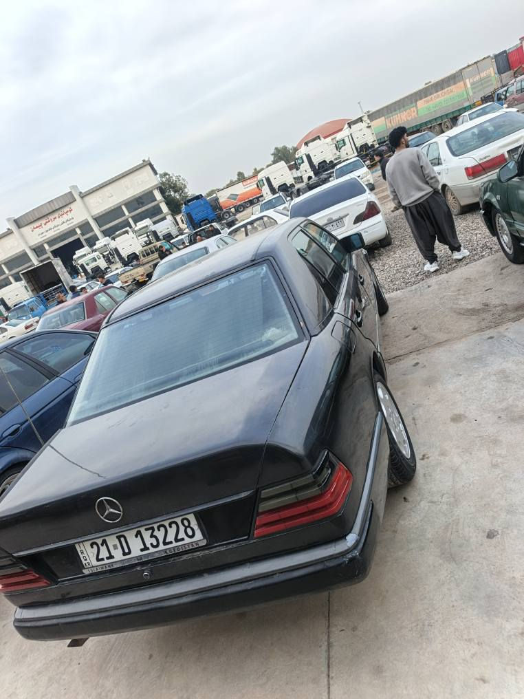 مرسيدس 300
كيرومه كينه ي ارنب
2500
رقم سليماني
تا2031تازه يه
تازه بؤياغ كراوته وه له سه رساغي 
قفل مركزي
تايه ويل تازه يه
هه مووگياني به شه رته
نرخي 55گلا توزي معامله
*********** شربازهير, السليمانية
