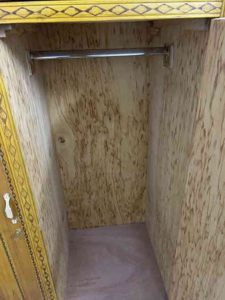 سلام عليكم عندي تخم10مقاعد وكنتور4بيبان نضيف جدا صاج عراقي نضافتة100‎%‎ مع تخم10مقاعد تركي خشب بلوك تركي نضافتة100‎%‎العنوان بغداد الدورة الطعمة للاستفسار الشراي يتصل***********
