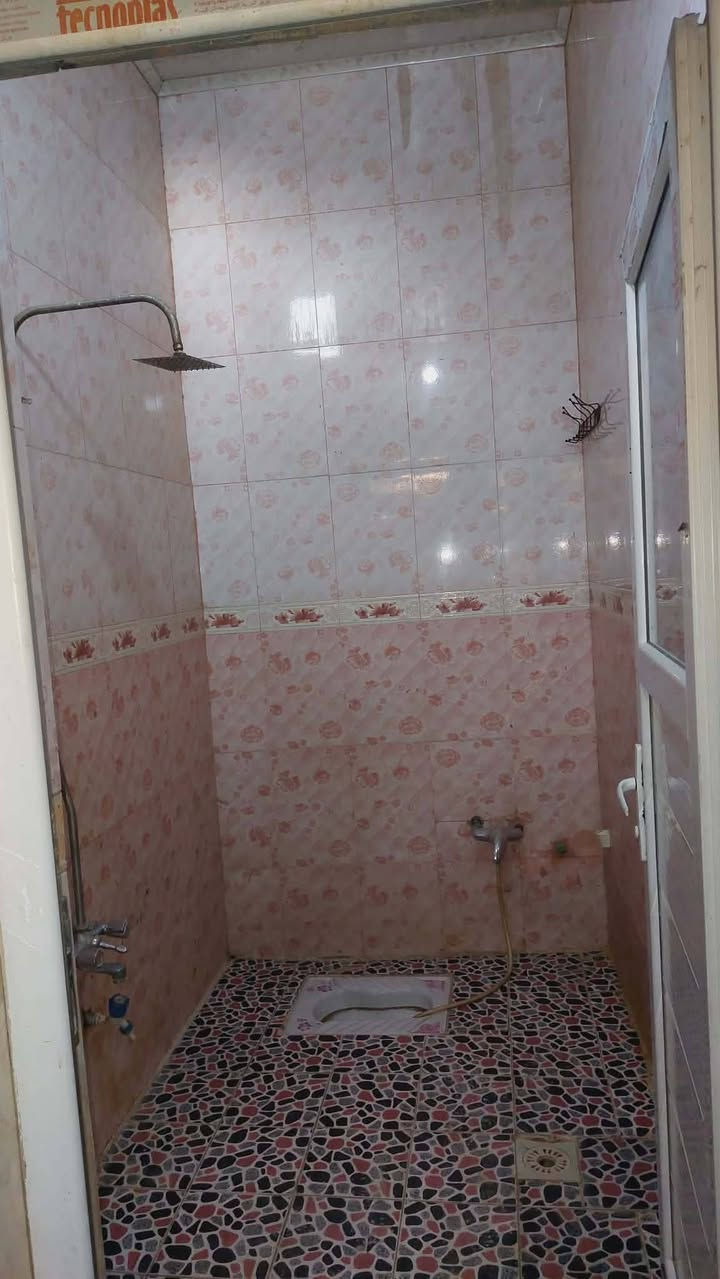 الدار اللببيع مستعجل.  بيت 200 متر طابو صرف  بناء حديث درجه أولى منطقه حلوه مرتبه بناء طابوك جمهوري صب مركزي بناء طابق واحد  غرفتين. واستقبال. وصاله. مطبخ. وصحيات داخليه وخارجيه. وبي ساحه.  كربلاء. حي النضال. ***********  اني صاحب البيت  سعره 130  ومطلوب عقار اقل م̷ـــِْن 15    نقد 115سعر
