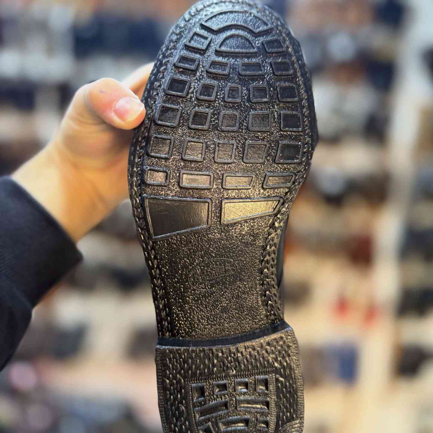 بوت رجالي جلد أصلي 100%
تصميم كلاسيك راقي يناسب البدلات واللبس الرسمي 👞

🔹 نظافة فول
🔹 جلد طبيعي قوي ومريح
🔹 ستايل أنيق يطلع هيبة باللبس

📏 القياس: 40
📦 قطعة وحدة فقط (ما يتكرر)

🔥 مناسب للعيد وللطلعات الرسمية

🚚 توصيل متوفر

اللي يلحقه يلحقه لأن القطعة وحدة بس
كلاسيك
#ستايل_رجالي
#احذية_العراق
#كركوك
#عرض_العيد
#موضة_رجالية


**إذا كنت صاحب هذا الإعلان وتريد حذفه لأي سبب، رجاءا أرسل رسالة إلى الدعم الفني**