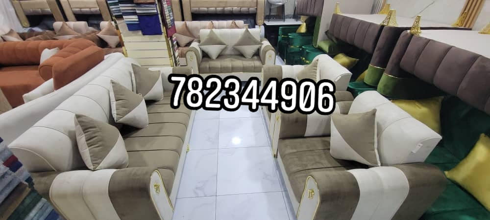 جاهز_للتحميل_الطقم_يتكون_من_5_قطع
1 ابو 3 نفر مترين
1 ابو 2 نفر متر ونص 
2 ابو نفر متر في متر
1 طاوله نضامين نضام قماش ونضام زجاج
7 مخدات مربع تعبئه بلوستر
#خشب_سويدي_ابو_15_السانتي
ضغط وصابي معا تنعيمه دلوب اروبي
#قماش_من_افضل_الاقمشه_في_السوق_قماش_النساج 
قماش تركي درجه اولى مقاوم للماء والغبار 
طبعن يوجد لدينا جميع الالوان على حسب الاختيار الشخص
#ضمانه_تسجل_في_الفاتوره_15_السنه_من_قماش_وخشب 

#عرض_اليوم_كنب_ملكي_درجه_اولى_بسعر_150_الف
- عمل فاخر بجودة عالية

#لتواصل_والحجز_على_الرقم_782344906


**إذا كنت صاحب هذا الإعلان وتريد حذفه لأي سبب، رجاءا أرسل رسالة إلى الدعم الفني**