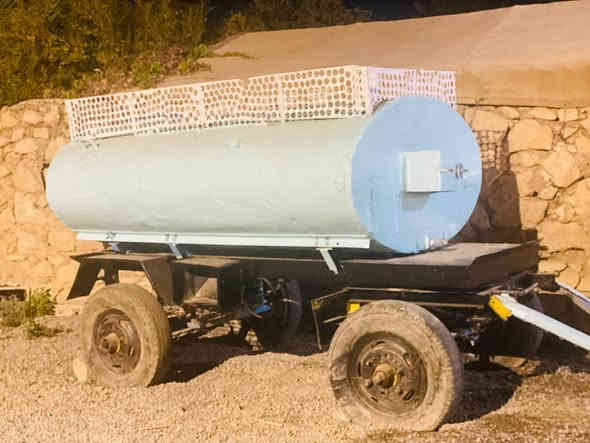 السلام عليكم 
مقطورة للبيع وضع شركة 
للشراء اتصل ***********
السعر مليون و٥٠٠
