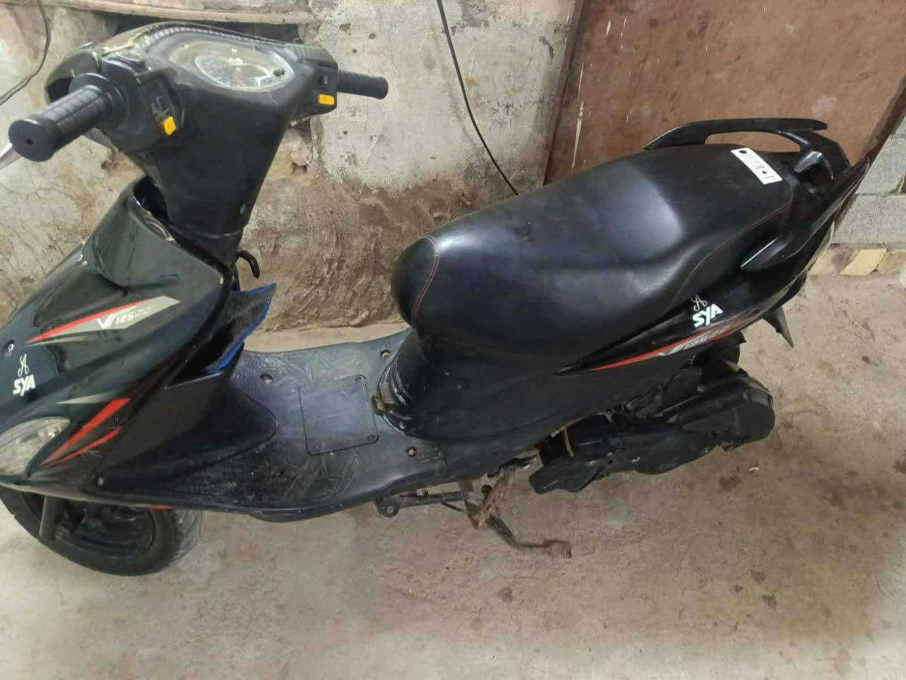 السلام عليكم دراجه سيام ادرس دراجه نضيفه اوراق شغاله نكره سلف باتري جديد تواير جدد كزوز رياضي كلشي شغال ما عده الكلوب الجبير دراجه حلوه السعر 375 وبيه مجال بسيط المكان ميسان المجر الكبير ***********(ادمن شارك المنشور )
