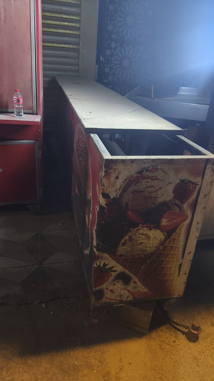 سلام عليكم طباخ 5 عيون وميز الطول 4 متر مكاني بغداد الدوره ***********
