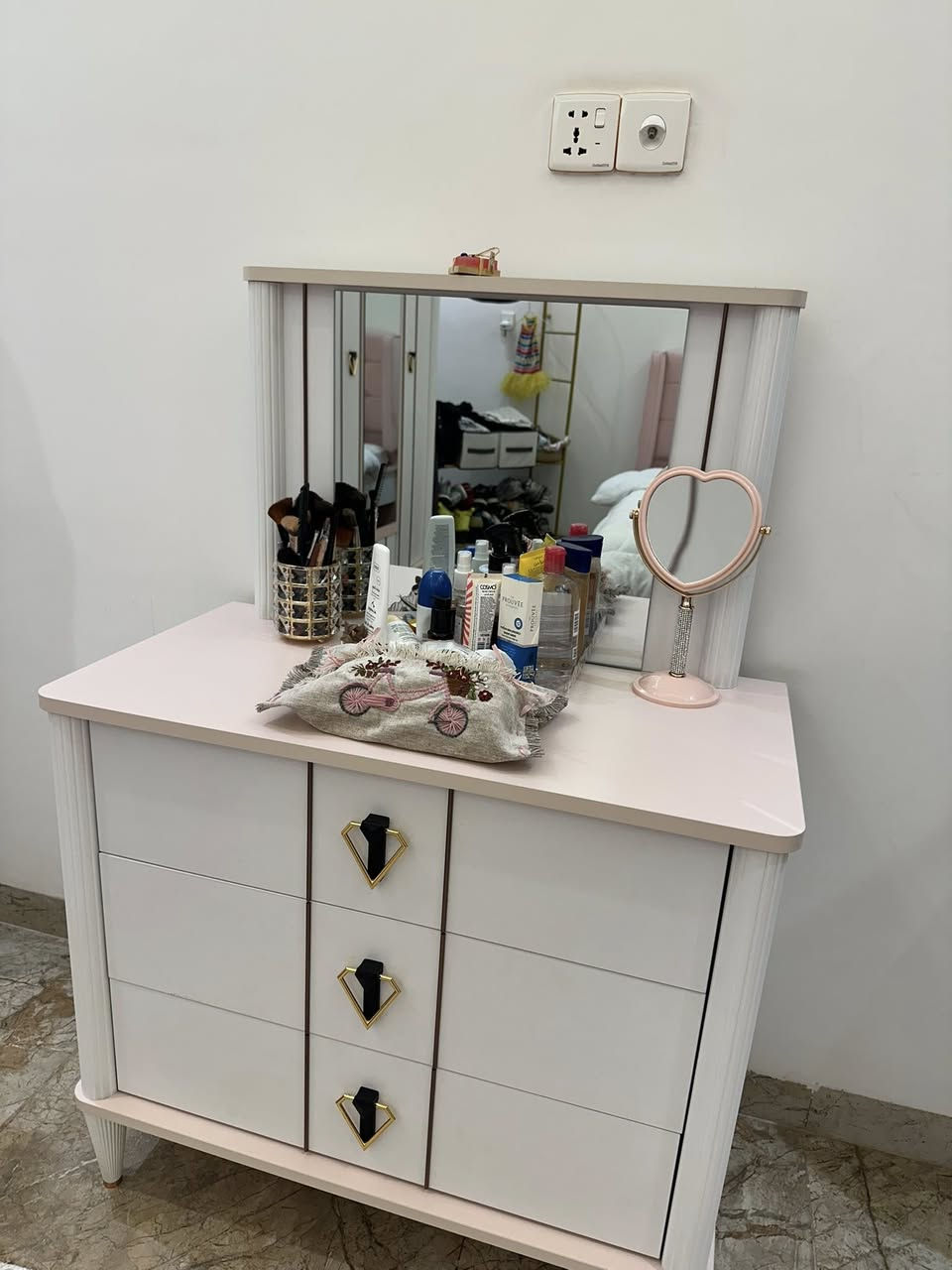 غرفه نوم نفر مستعمله  بس نظيفه مع دوشك مالتها السعر ٣٠٠


**إذا كنت صاحب هذا الإعلان وتريد حذفه لأي سبب، رجاءا أرسل رسالة إلى الدعم الفني**