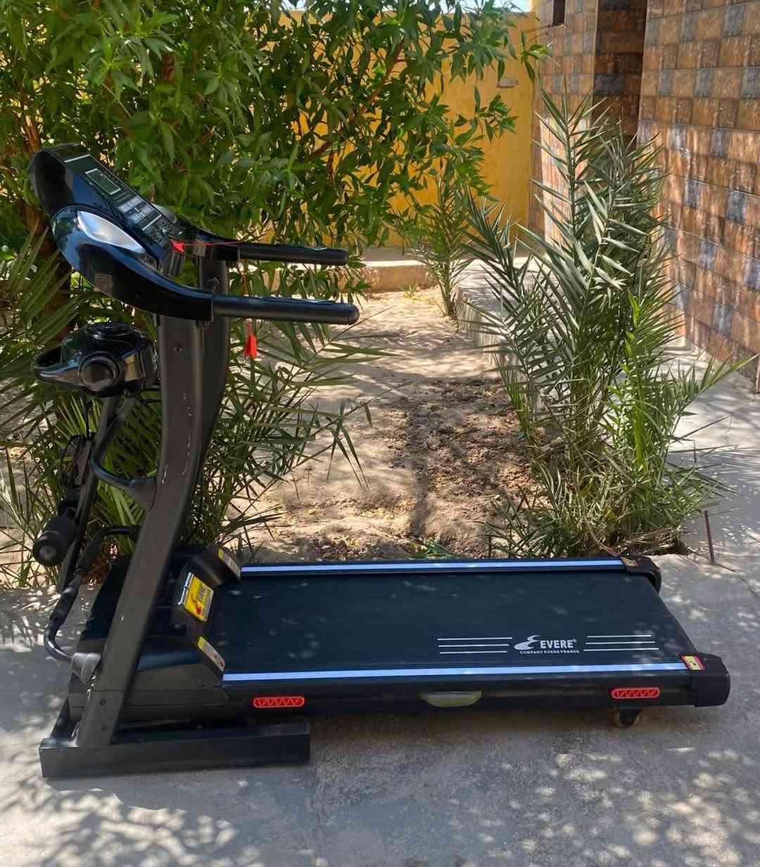 جهاز جري  نضيف اخو جديد ماركت ايفر فارنسي
جبلي دبل مطور فول مواصفات سعره250وبي مجال بسيط جدأ عنواني بغداد جسر ديالى قديم توصيل موجود باقي تفاصيل خاص او عل رقم واتساب فقط 
***********
