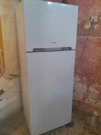 ثلاجه للبيع اكبر حجم  07857221413