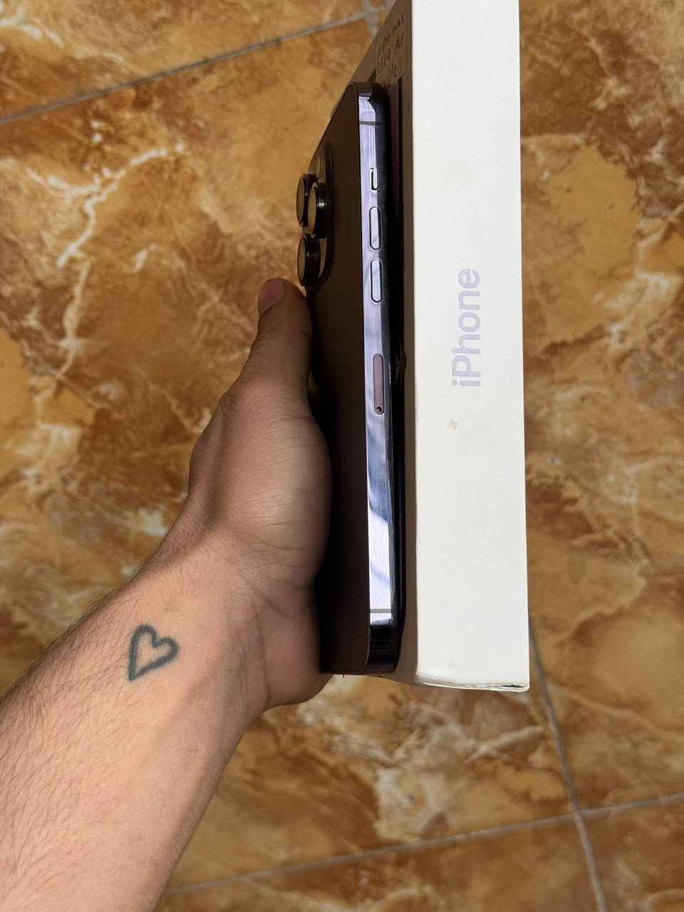 ايفون 14برو ماكس📱
مكفول من كلشي
ذاكرة ٢٥٦✅
 اللون بنفسجي
مفطور كلاس
البطارية 100٪🔋معلايه
ضمان ماستر 
 بغداد الشعلة📍
السعر 750 بي مجال جدا بسيط
***********
