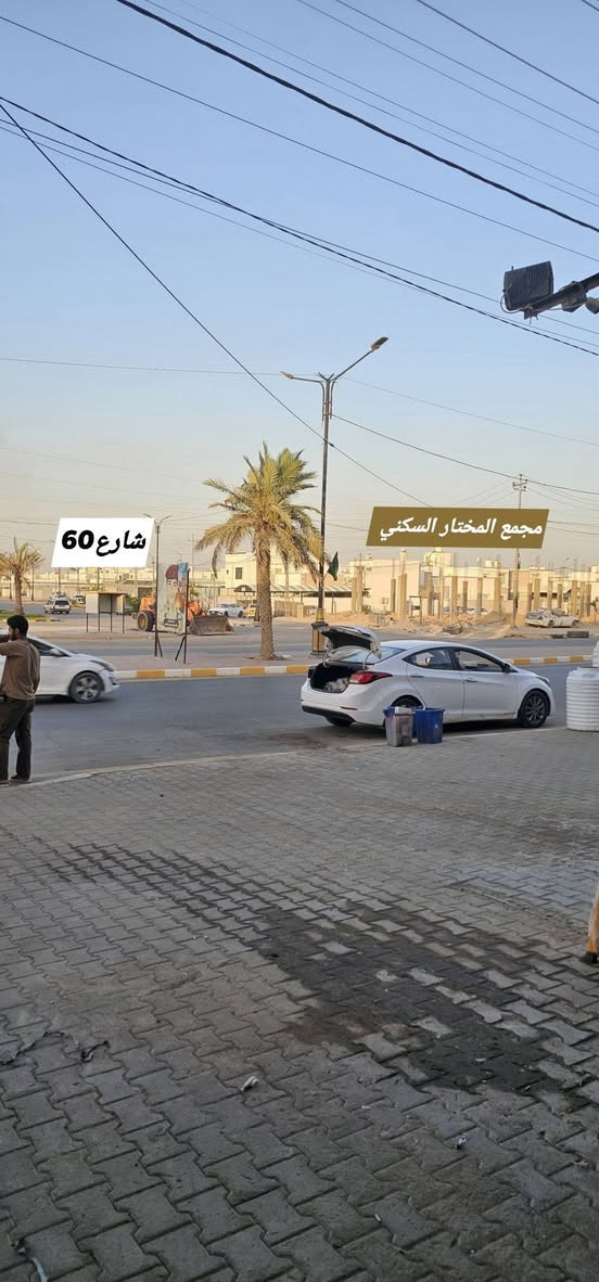 بيت تجاري للبيع
المساحه 640 متر 20*32
يحتوي عل
محلات تجاريه عدد 5
شقه سكنيه
استقبال 8*4
غرف نوم عدد اثنين 6*4
مطبخ 5*4
مجاميع صحيه عدد 2
صاله 6*4
منور داير البيت عرض 2ونص متر
كراج كبير

نوع البناء
صب كونكريت ارضيه وسقف
طابوق
 الموقع: شارع المعمل مقابل مجمع المختار السكني
للتواصل عل الرقم التالي واتساب أو اتصال ***********
