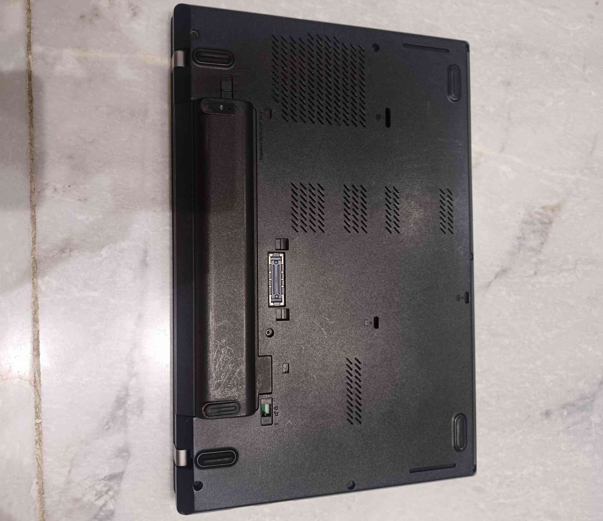 لينوڤا ثنك باد L460 الجيل 6 رام 8 هارد 128ssd الجهاز بي كسر من الحاف بالطار مال الشاشه مآثر على الشاشه ابد ولا البورده الجهاز نظيف كلش ويا شاحنته الاصليه الجهاز يجي وياه ماس باود و ماوس و جنطه سعر الجهاز 140 قفل العنوان بغداد الكراده رقمي***********
