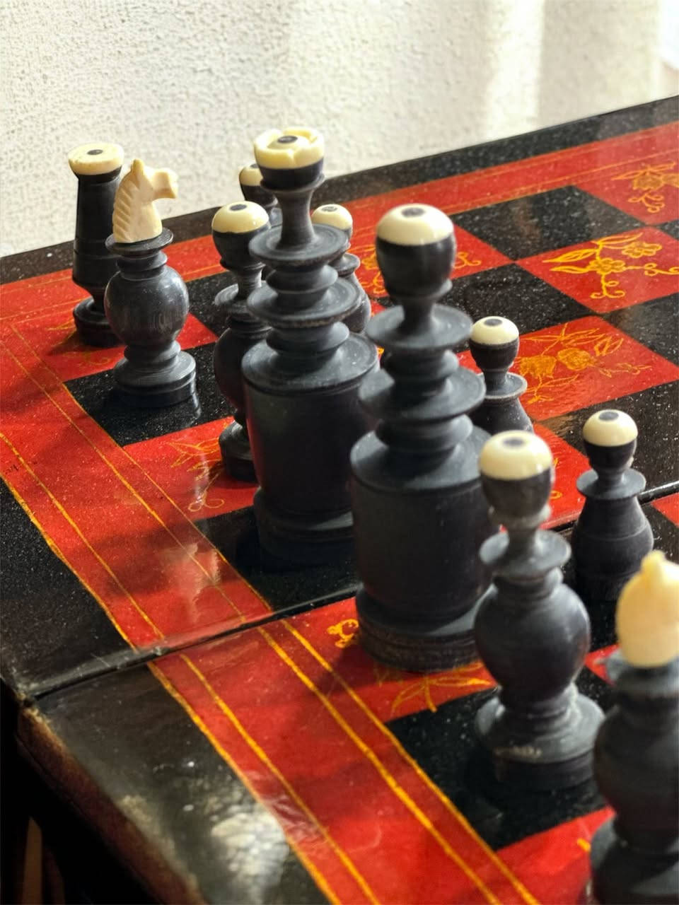 شطرنج   
صناعة يدوية 
- نوع  /  خشب صيني 
- قياس / 40 ×40 سم 
- مـلاحظة ( بدون اي ظرر او تصليح ) 
- العنوان / بغداد / الكرادة / حي الوحدة . شارع سلمان فائق  (  مجمع بازار انتيك بغداد )  
   الطابق الاول  
  للاستفسار اكثر الاتصال لاستفسار اكثر الاتصال 
  ***********        
  *********** 
واتس اب او فايبر او مراسلة الصفحة.
