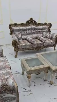 عشر مقاعد • طبلات • كنب