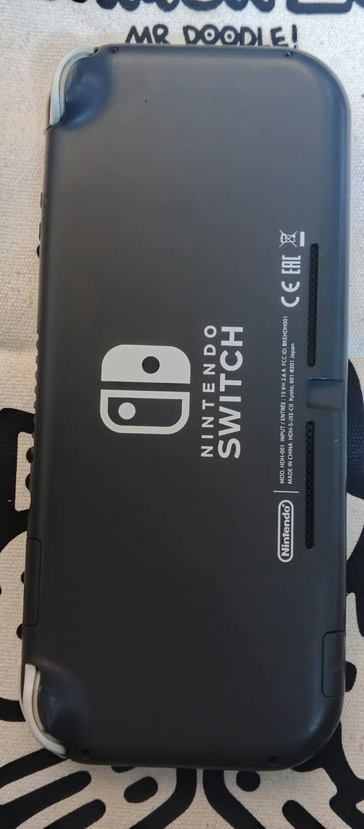 نينتندو سويتس لايت مهكر قطعة نظامين اونلاين و اوفلاين  مع ذاكرة 128 كيكا مليئة بالالعاب كما موضح بالصور والجهاز مكفول من كافة المشاكل والاعطال 100 بالمئة
السعر النهائي 200 الف (غير قابل للتخفيض) 
توصيل بغداد 5 الاف وباقي المحافظات 6 الاف 
للتواصل ماسنجر خاص او واتساب او الاتصال 
***********
