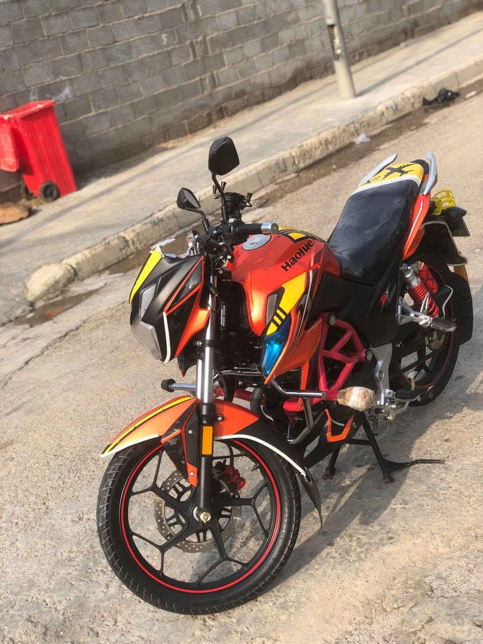 السلام عليكم دي اف للبيع موديل 23 مسجل لوحات اجنبي مكفول مبدل كابريته فقط السعر 21 مكانه جزيره الرمادي للستفسار ***********
