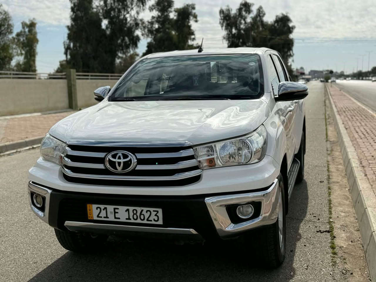 سلام عليكم تويوتا موديل 2018
سيار بدون صبغ  كير اوتماتيك 
رقم سنويه كل جديد 
كير محرك شرط ما مفتوح 
لاصرف لا بخار لا صوت 
تايرات صدر كهرباي كل جديد 
تحويل غرامه شرط مكان كركوك 
سعره 280بي مجال شوي 
*********** كركوك, العراق
