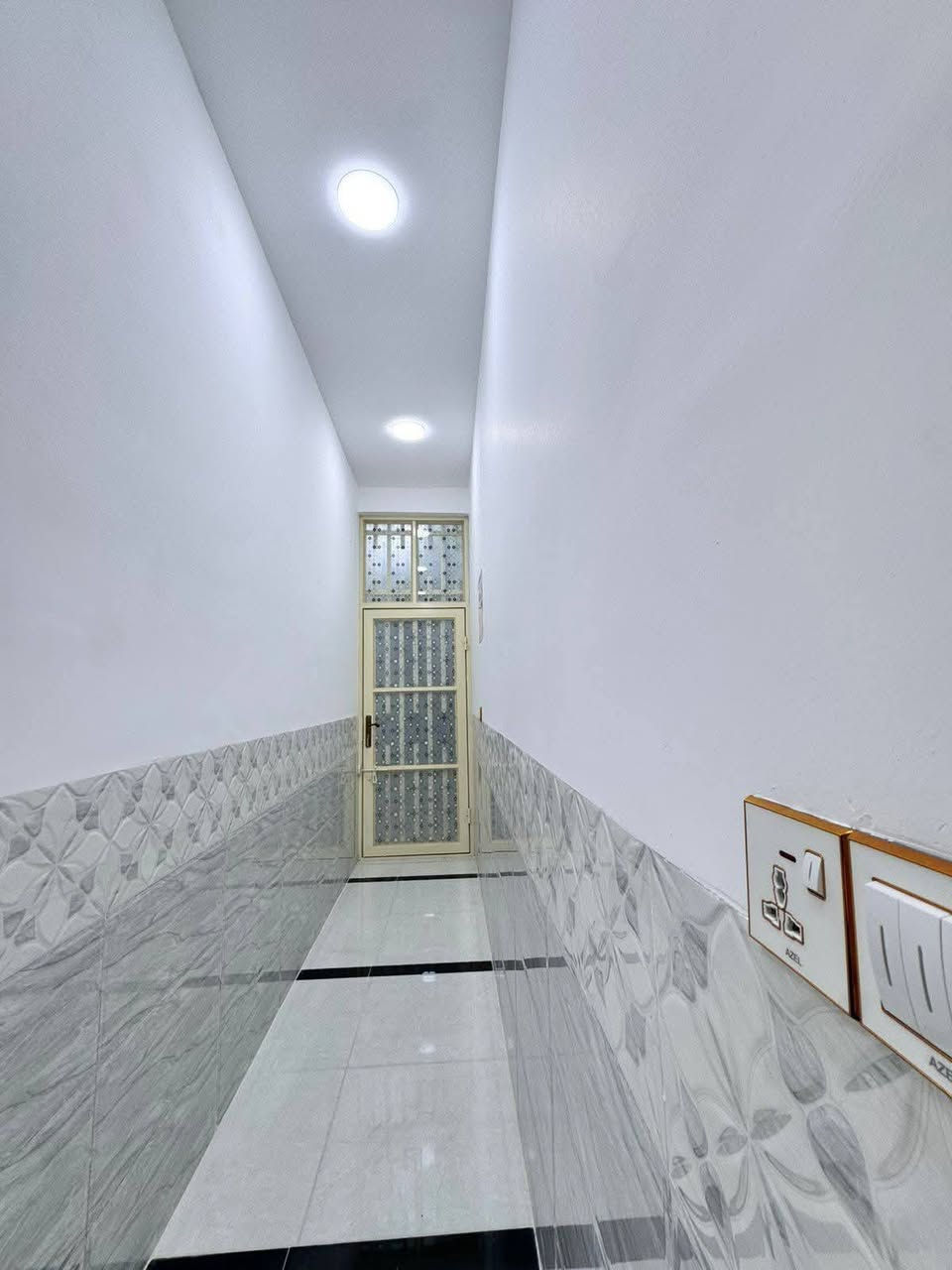 اللهم صلي على محمد وآل محمد
بيوت ثنين كل بيت 100مترطابق واحد اللبيع في كربلاء. مساحه 100 متر طابق واحد واجها 5 ونزال 20 حي العسكري قطاع 16 قرب مركز حي العسكري الموقع📍 خلف الشارع التجاري جنس العقار طابو صرف البيت بناء حديث طابوك جمهوري شغل درج اولئ فول باشراف هندسي 🏡
الاستفسار اتصال واتساب ***********
*********** كربلاء, العراق
