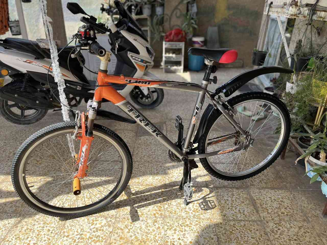 السلام عليكم للبيع باسكل كيمو حجم 26 امريكي شرط نضافه فول تاير خلفي وجوابه جدد نضيف جدا سعر 70 مكاني تكريت ***********
