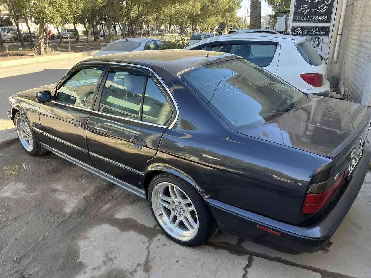 السلام عليكم 
1995 BMW
530iاصل 
هزة جديدة 
منضومة زنون
ويل نجمة 18علي طخم اخو الجديد
تعمير جديد
رقم نكليزي جديد تحويل ثاني يوم
مكان بابل مركز
السعر 70 وبيها مجال  
الرقم*********** متواجد واتساب
