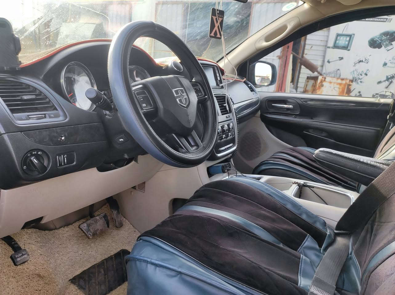 إلسلام عليكم للبيع او مراوس 
دوج كرفان 3600sxt 2014 كفاله من الحادث وصبغ وتبديل  كير مامفتوح شرط  مكينه كفاله تبريد ثلج 3 قطع منضومه جديده جام كهرباء كشن السايق كهرباء سكليتر كهرباء قفل سرعه  كشنات بلع تحكم ستيرن جهتين لايت زنون ابواب كهرباء فرس ارضي حدايده تايرات 70 ب 100  فان عاصفه وفان اضافي للتبريد رقم بصره سنويه ل28 السعر 135 وبيها مجال قليل ***********

