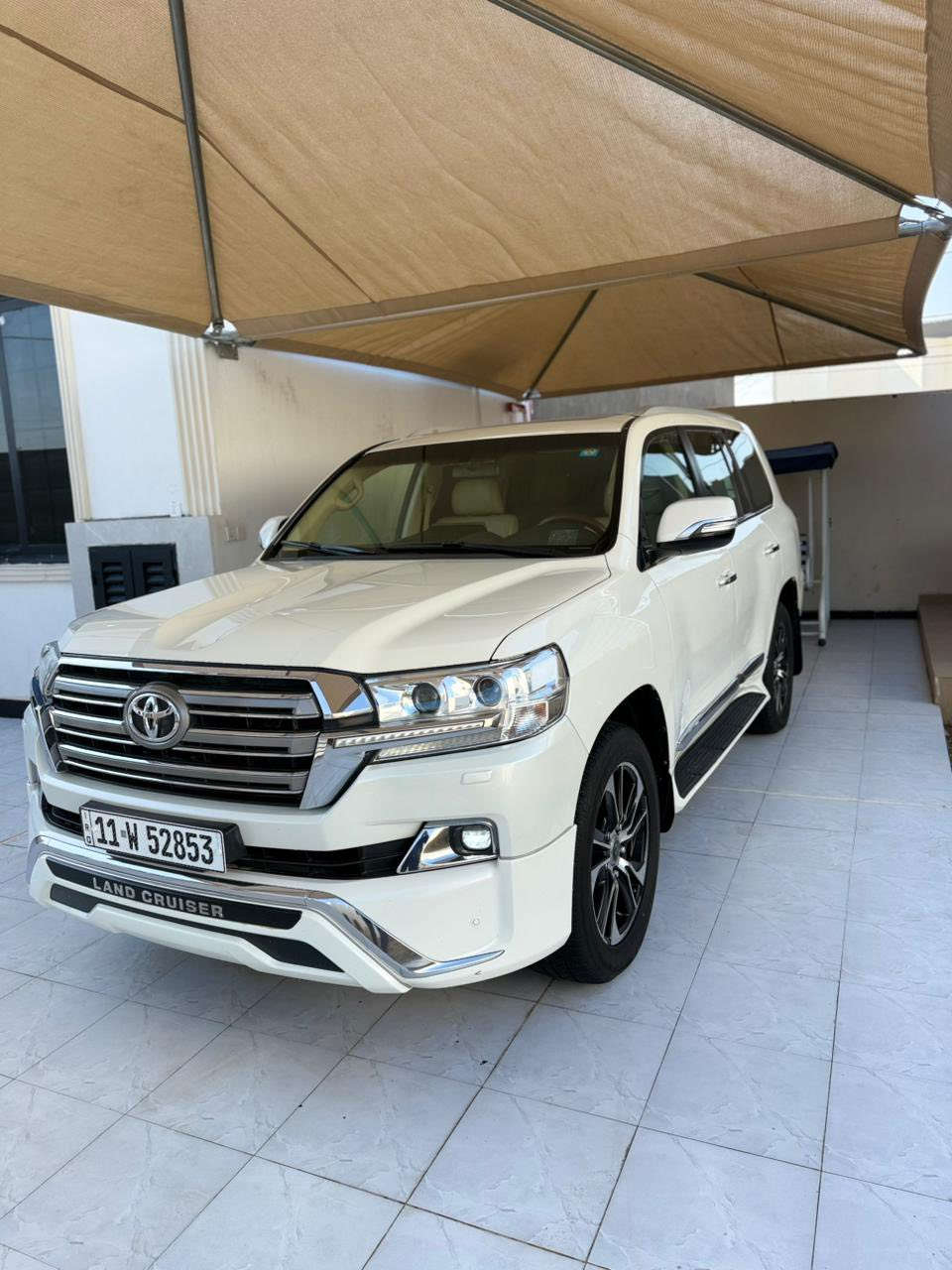 السلام عليكم لاندكروز موديل 2018 بريم ماشيه 142 ب اسمي السياره جديده السعر 4 شدات و95 مداور ثاني يوم العنوان الديوانيه المركز  ***********
