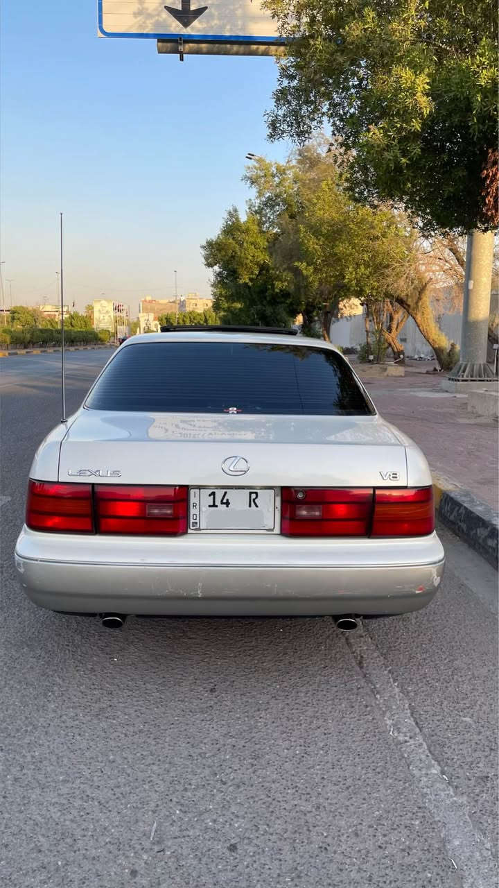 السلام عليكم للبيع لكزس LS400 موديل 1992 فول مواصفات يسرا بلاد مكينه 8 سلندر ويل كروم كفاله ضربه وكصه السياره فقط نقل رقم بصره تحويل ثاني يوم لايت زنون دواخل جلد شاشه أندرويد سماعات مضخم فتحه السياره كامله مابيها اي نقص مكينه وكير جدد تبريد ثلج حداديه كامله كهربائيات كلها كامله سياره بيها شلعه ومعدل ونعومه اله فول عزل فول كلشي ما تسمع السياره جديده بمعنه الكلمه السعر 83 وبيها مجال قليل وهذا رقمي *********** مكاني بصره البصرة, العراق
