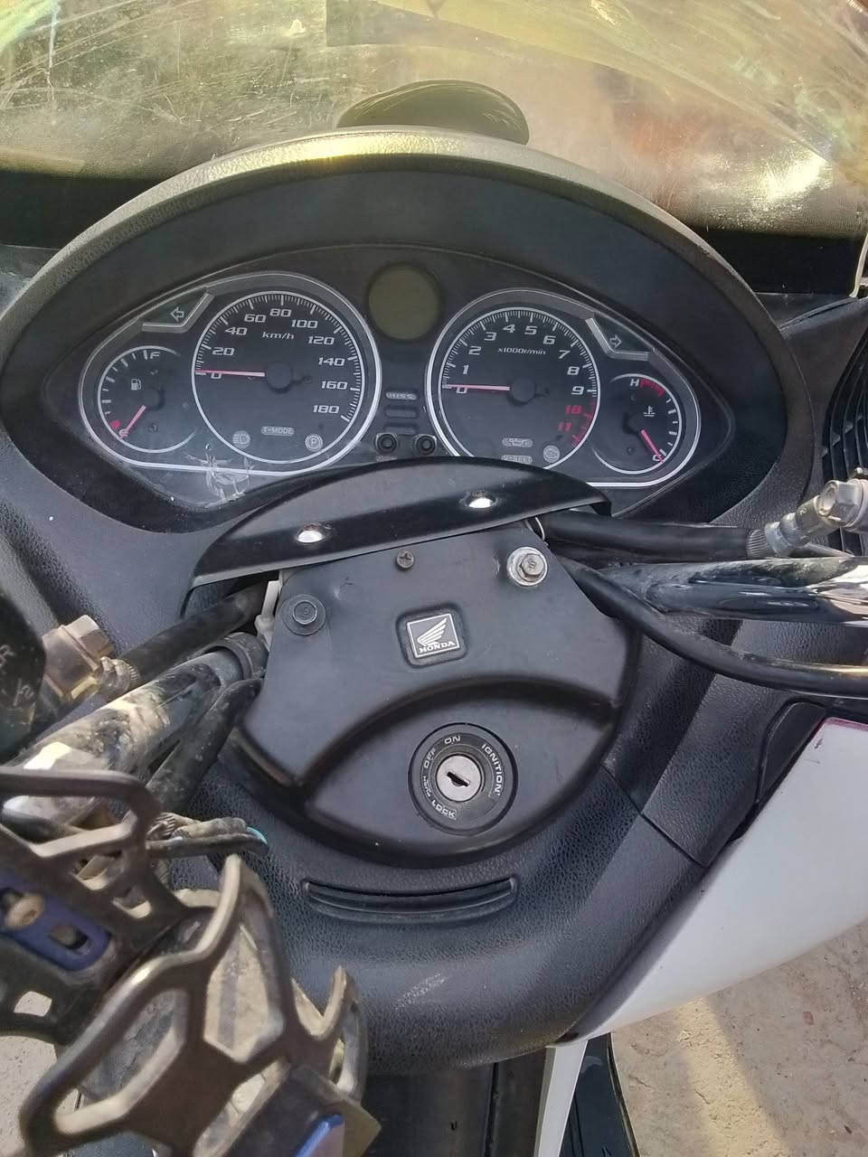 السلام عليكم سلفر ونج 400 مكينه بيه صوت مروس او بيع ***********
