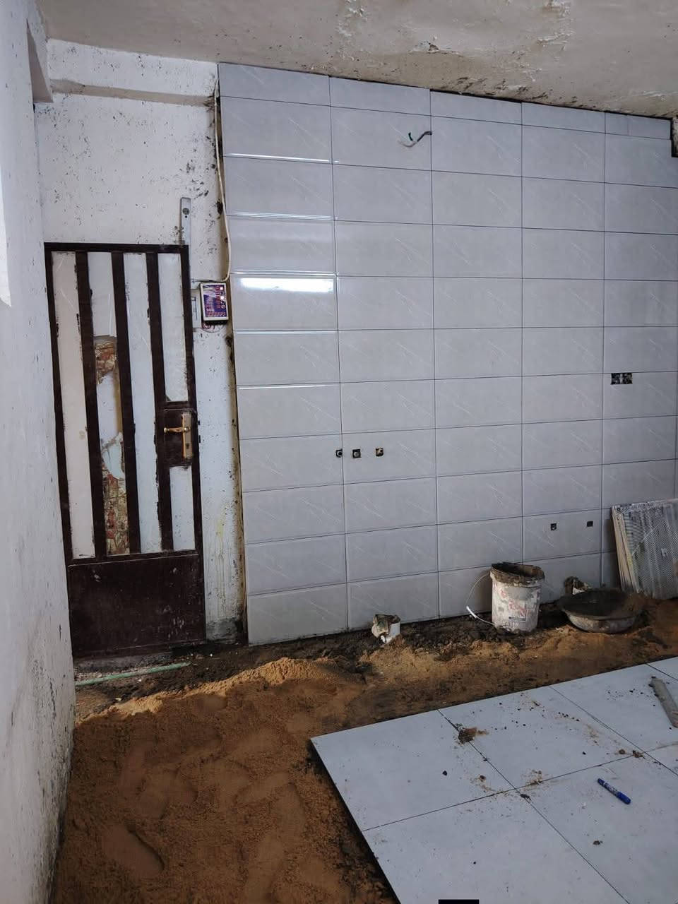 سلام عليكم.  . متفرغ حالين.. شغل سيراميك شرط درجه اوله.  كله عليزر. لمتر ((8))
بورسلين لمتر  ((7)) 

كاشي لمتر      ((6)) 

الواح   لمتر      ((9))      ***********  واتساب
