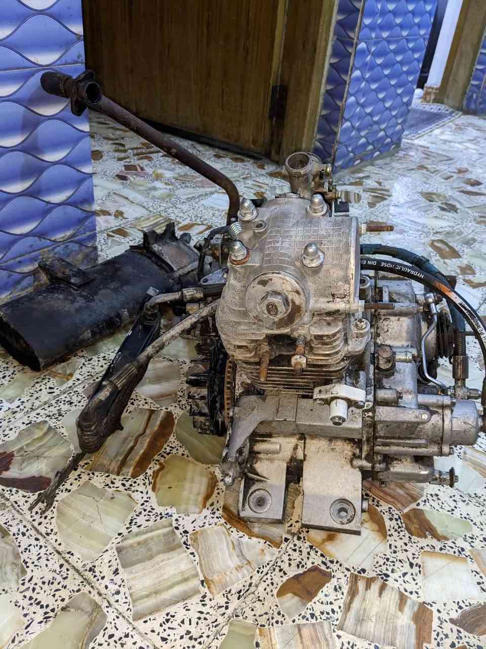 السلام عليكم محرك اتول للتكتك الزيل جيب وشد يرهم عليهن اثنينهن للبيع كامل هو وتفرعاته صالنصه وكابريتر حتى كفرات التبريد موجوده بس بدلتله زنجيل وماعرفت اضبط النجمة واختلفت النارية المحرك شغال بس ينرادله سنتر 
محرك اكفله الك نقطة تبخير مابيه كملته من كل النواحي كلجات عينه شجره مال كير جواكيج كور كلشيء اشتريتله جديد أبيع هالموجود
200الف


**إذا كنت صاحب هذا الإعلان وتريد حذفه لأي سبب، رجاءا أرسل رسالة إلى الدعم الفني**