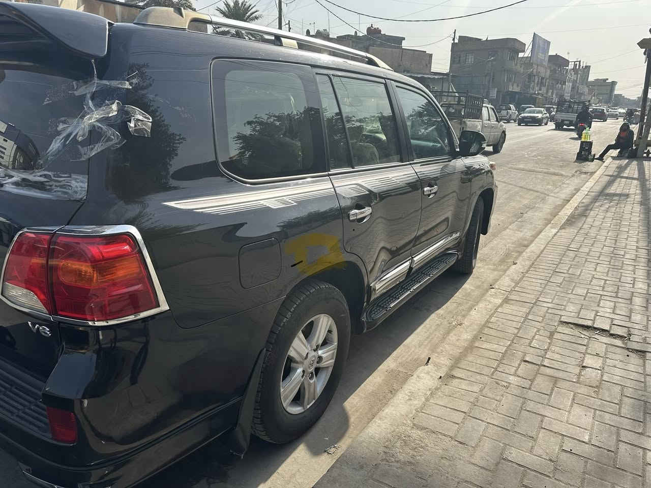 السلام عليكم
للبيع تيوتا لاندكروز موديل 2014 

رقم بغداد بأسمي 

مكينه 6 اسلندر

السعر 370 وبيهة مجال 

العنوان بغداد

***********
