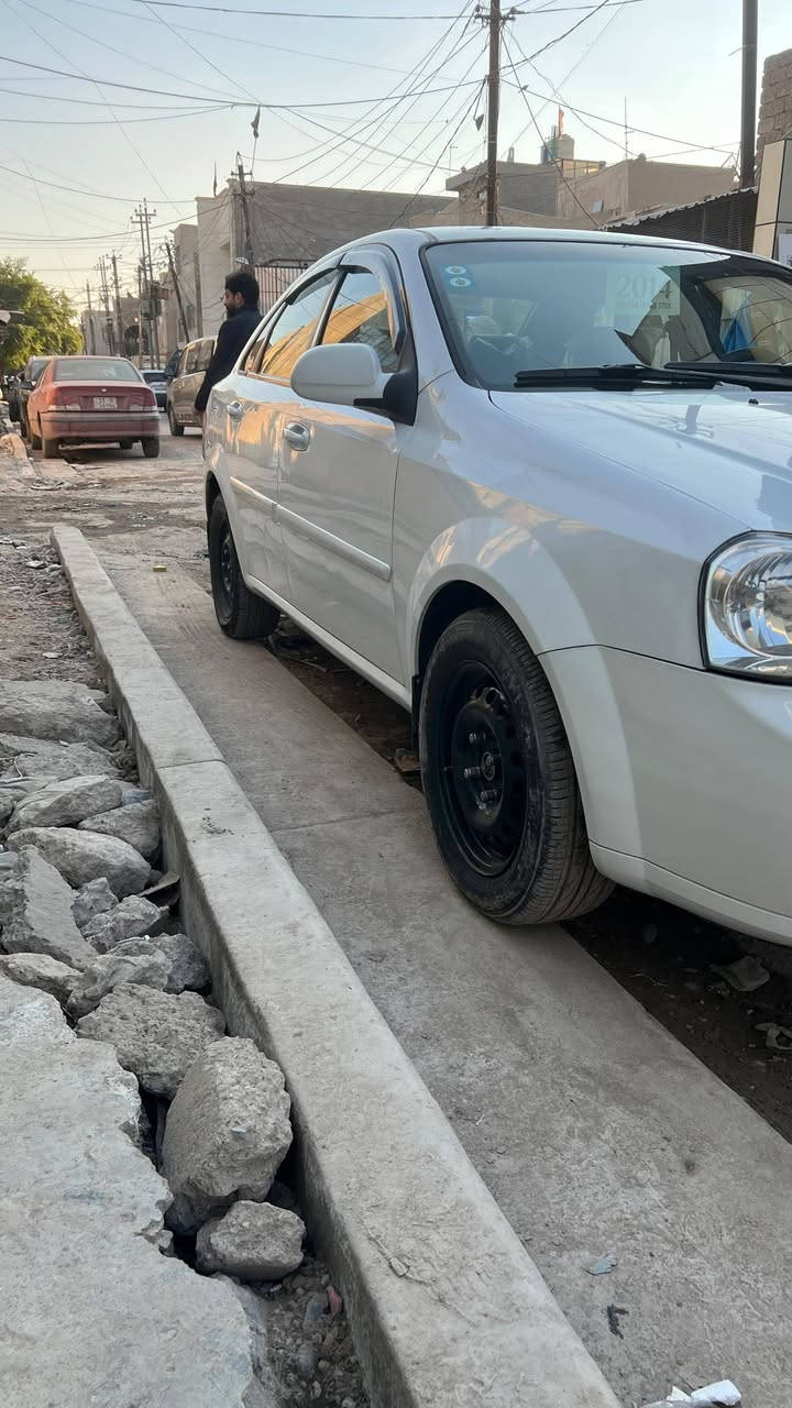 اوبترا موديل ١٤ السياره كير محرك غرفه تبريد تايرات كله جديد بمعنى الكلمه كهربائيات على وضع الشركه بيها ضربه من كدام ابني دحجها بالحايط وبدلت البنيد والجاملغ مال الشركه والسونار موجود والسعر بيع مستعجل ٨٥ قفل بدون عمله ***********
