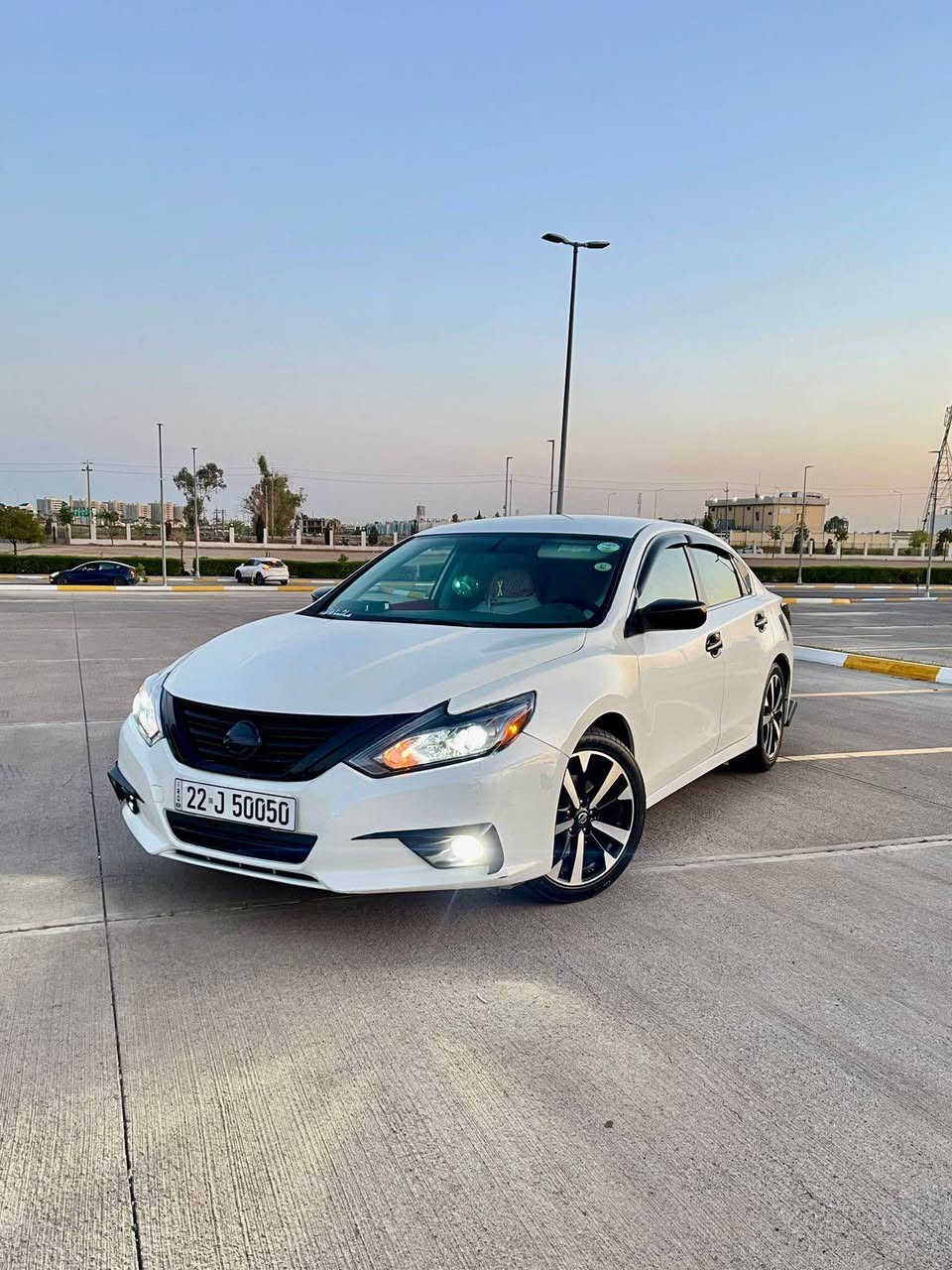 نیسان ئاڵتیما ٢٠١٨ 
سپی سەدەفی 
مواسەفات SR 
ڕەقەم و سەنەوی نوێ 
ڕۆیشتن / ٨٠ هەزار میل 
گێڕ و مەکینە کەپس 
سێ پارچەی پێشی سبوغە بە حاڵ قنجەکی بەدەنەی هەیە 
ئێرباگ تەنها سوکان 
نرخ ١٣٢ وەرەقە و مەجال
‎0751 162 0342 : ڕەقەم تەلەفون 
---
مواسەفات: بەسمە/شەغال/کوشن نیوجلد/گێر سپۆرت/ABS/لایت زینۆن/شاشە ئایپات/کامێرا/خەتی جادە/دیاریکردنی خێرایی/سوکان ڤۆلیۆم/ڕادار... 
--
ڕەقەم هەدیەیە
ڕەقەم شانصی: 1N4AL3AP2JC112815 لە ڕەسم نایدا ئەبی پارەی لیبدەی أربيل, العراق
